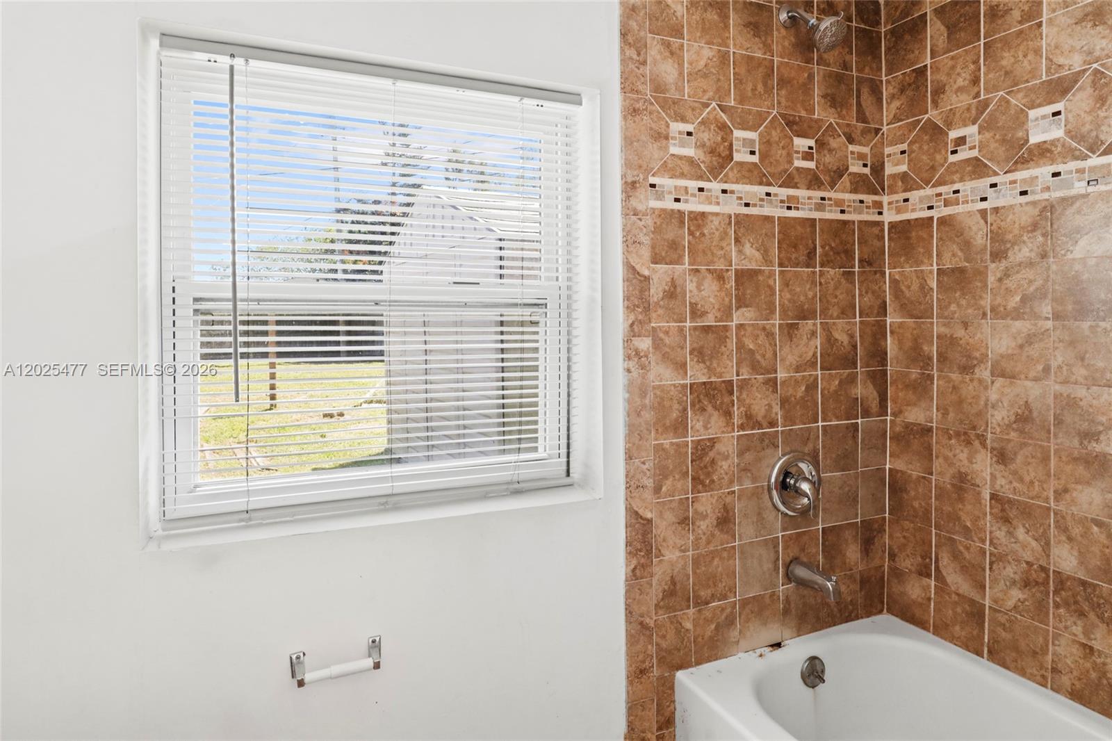 Ver detalles 310 5 / 3 3256 sq. ft. $ 2026-05-26 0 foto