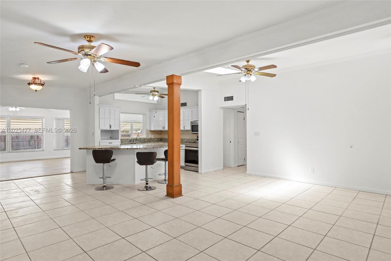 Ver detalles 310 5 / 3 3256 sq. ft. $ 2026-05-26 0 foto