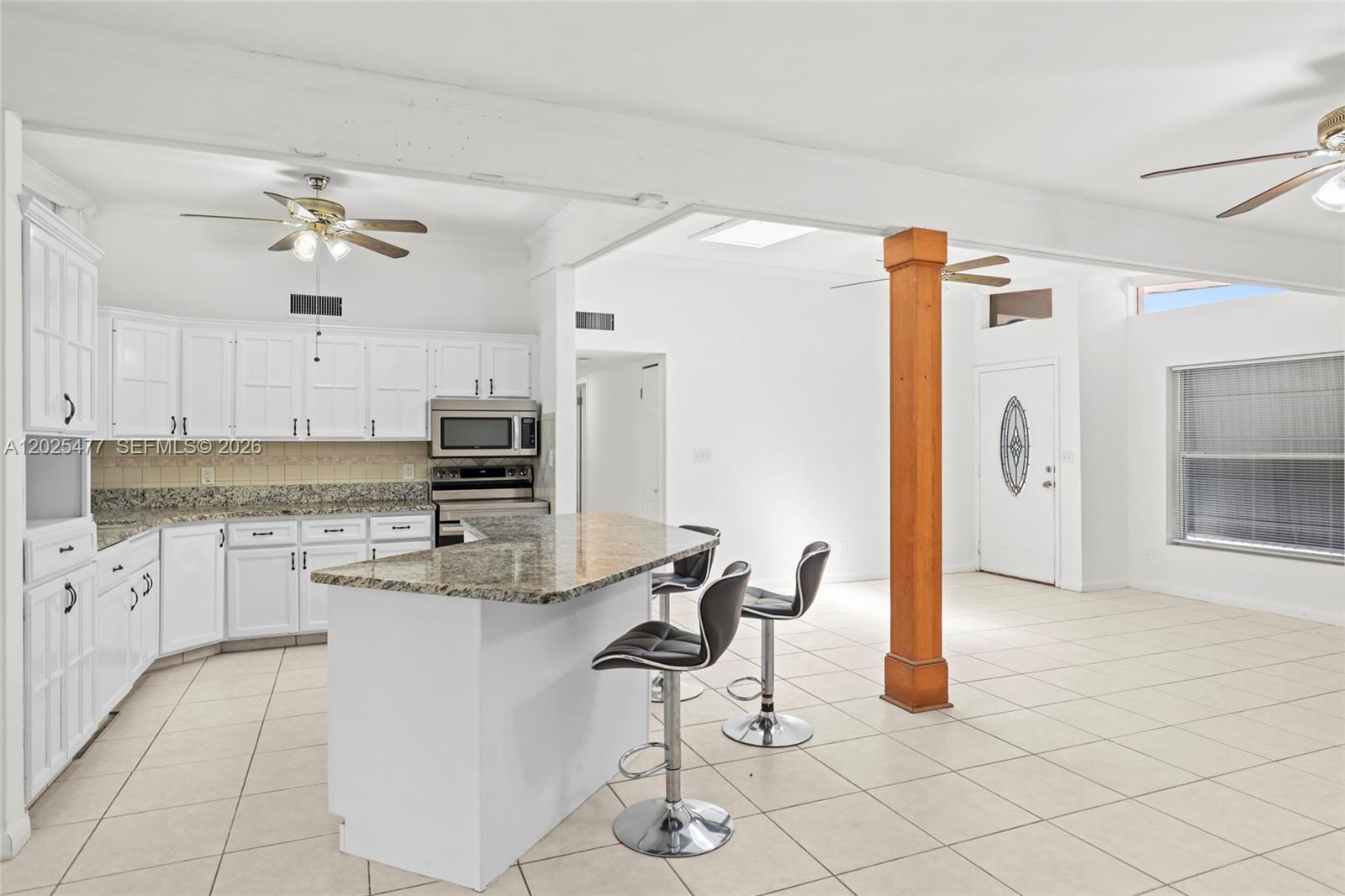 Ver detalles 310 5 / 3 3256 sq. ft. $ 2026-05-26 0 foto