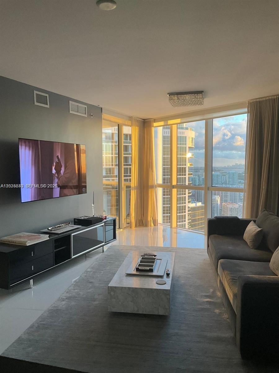 5303 1 / 2 914 sq. ft. $ 2026-05-26 0 Photo