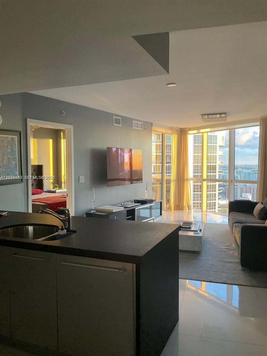 5303 1 / 2 914 sq. ft. $ 2026-05-26 0 Photo