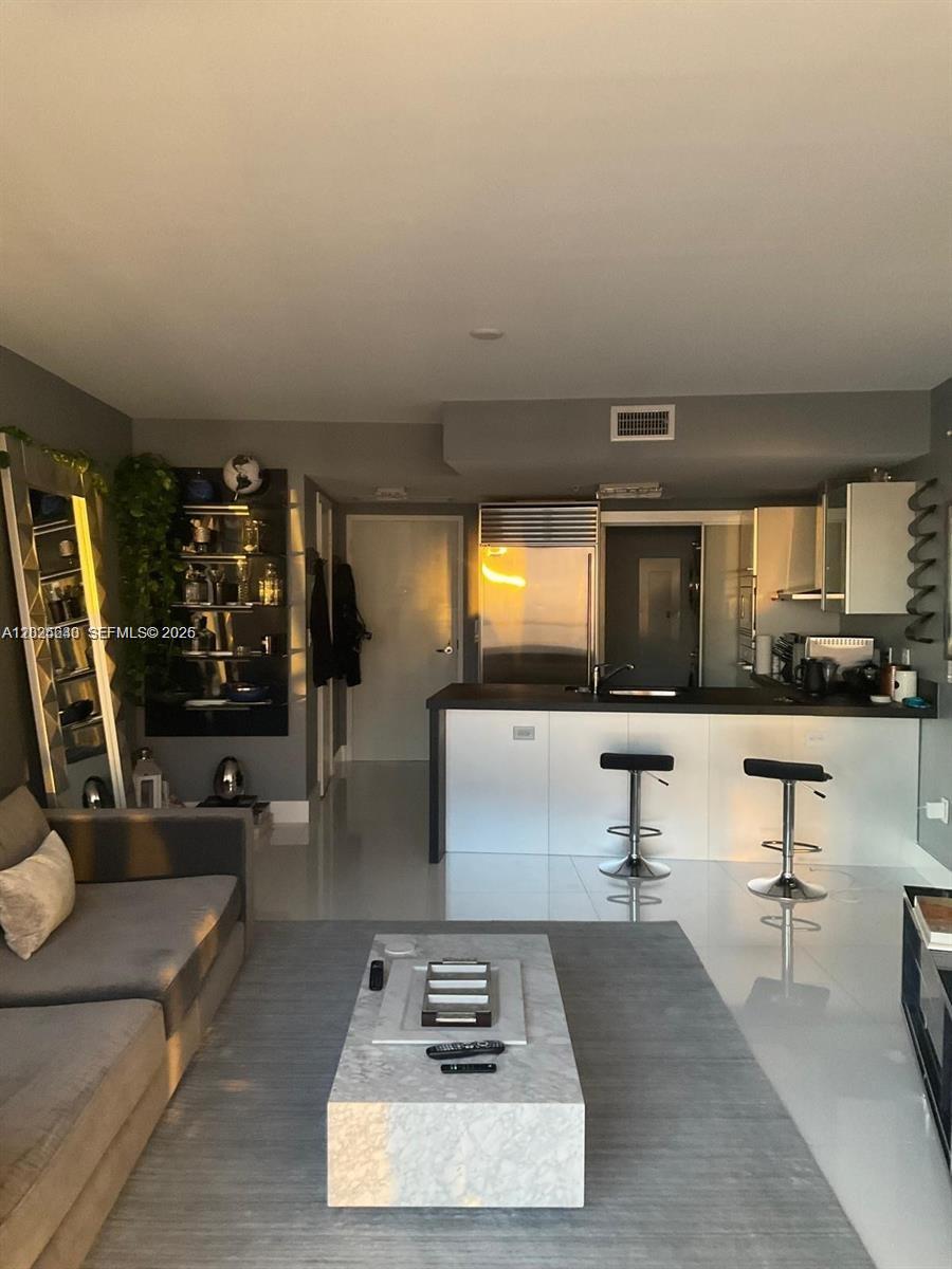 5303 1 / 2 914 sq. ft. $ 2026-05-26 0 Photo