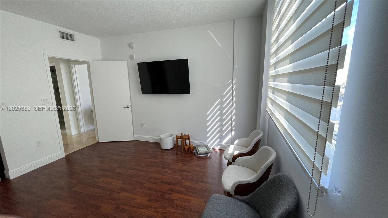 Photo of 18800 29th Ave #818, Aventura, Florida, 33180 - Third bedroom