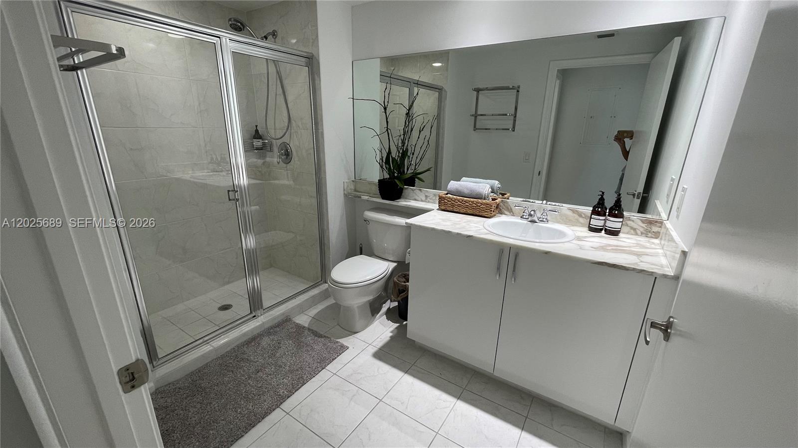 Photo of 18800 29th Ave #818, Aventura, Florida, 33180 - Second bathroom