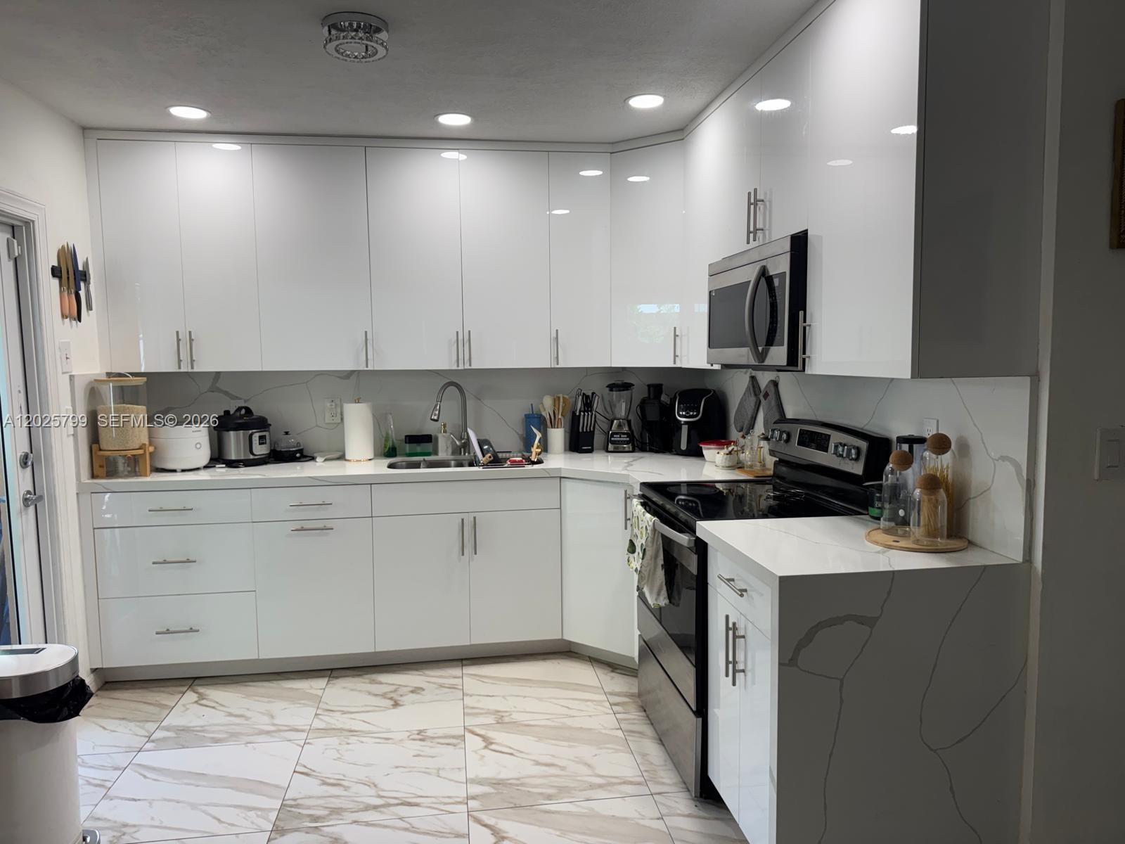 See details / 3214 sq. ft. $ 2026-05-27 0 Photo
