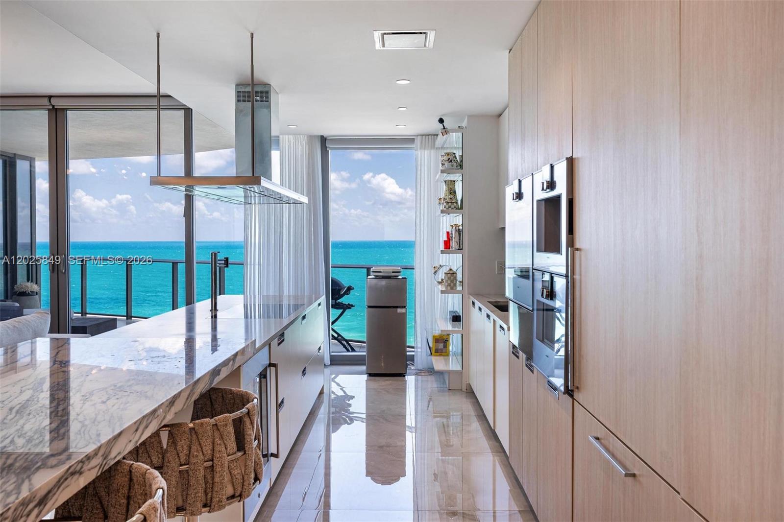 Ver detalles 802 3 / 4 2137 sq. ft. $ 2026-05-27 0 foto