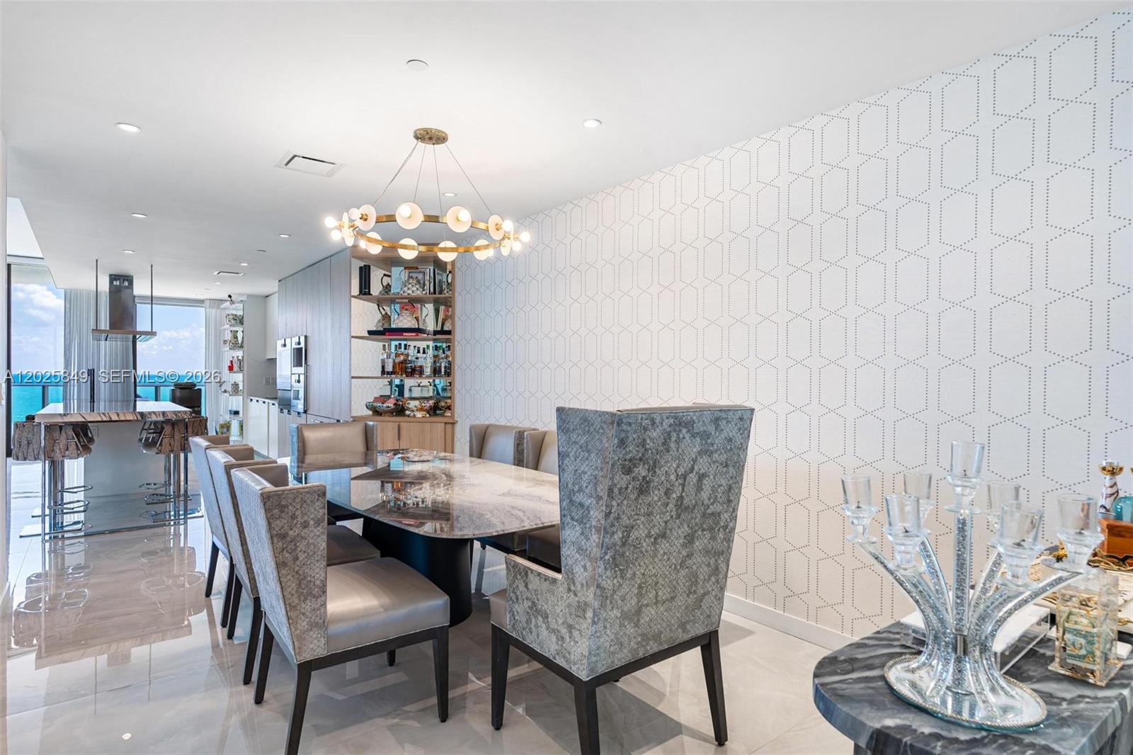 Ver detalles 802 3 / 4 2137 sq. ft. $ 2026-05-27 0 foto