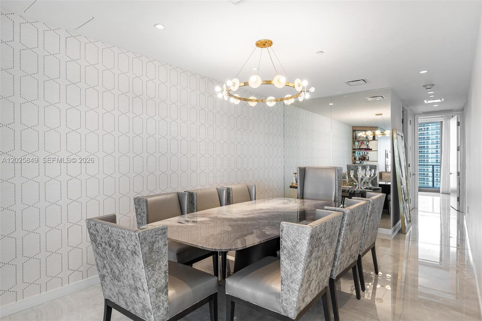 Ver detalles 802 3 / 4 2137 sq. ft. $ 2026-05-27 0 foto