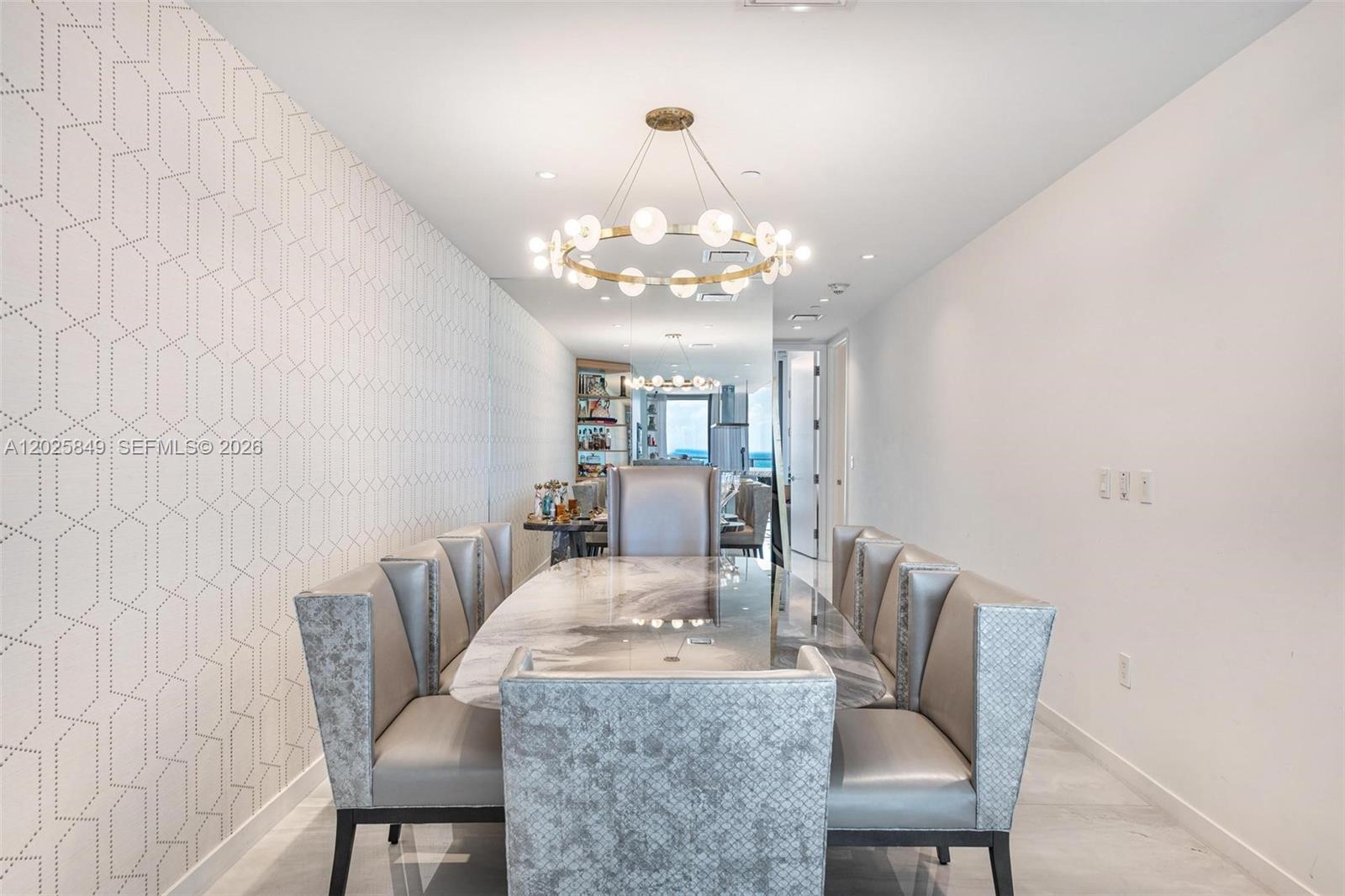 Ver detalles 802 3 / 4 2137 sq. ft. $ 2026-05-27 0 foto