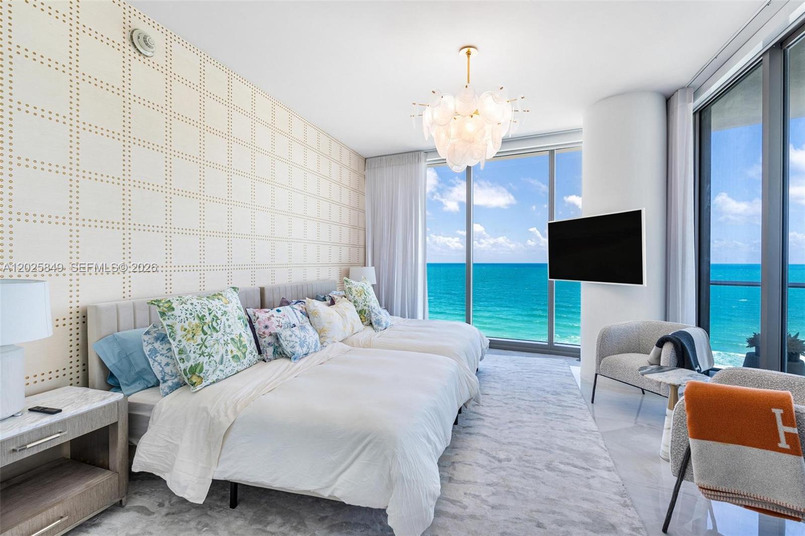 Ver detalles 802 3 / 4 2137 sq. ft. $ 2026-05-27 0 foto