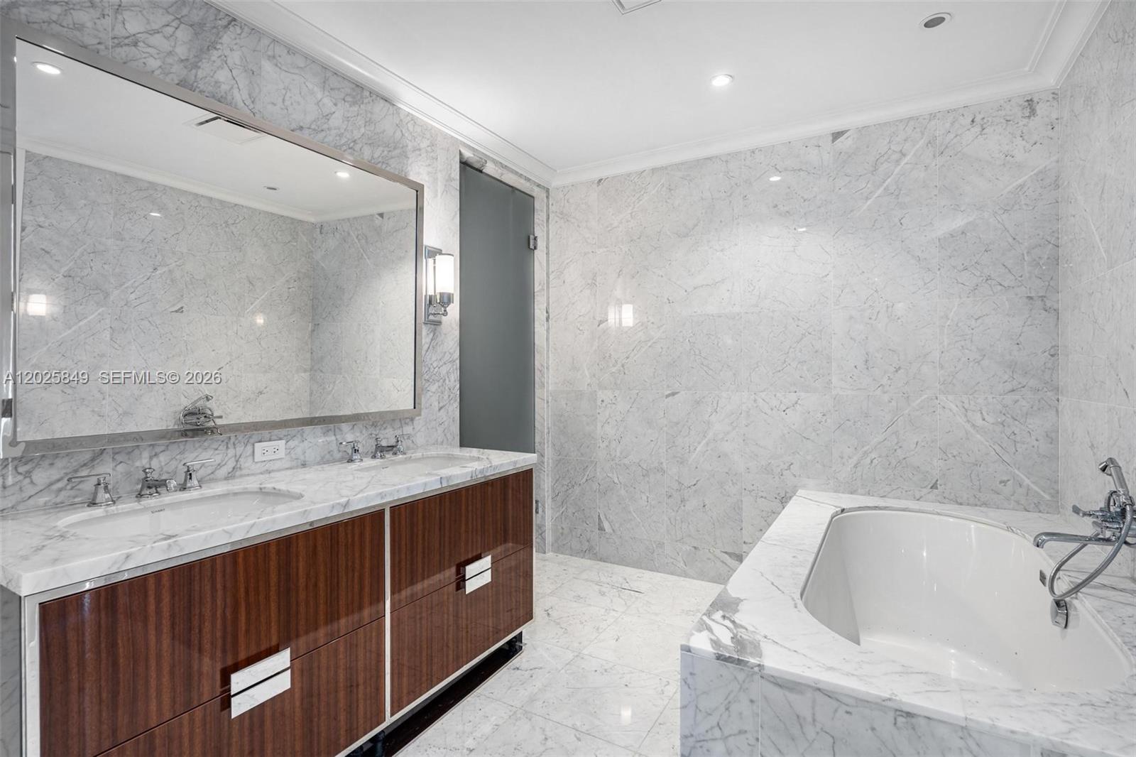 Ver detalles 802 3 / 4 2137 sq. ft. $ 2026-05-27 0 foto