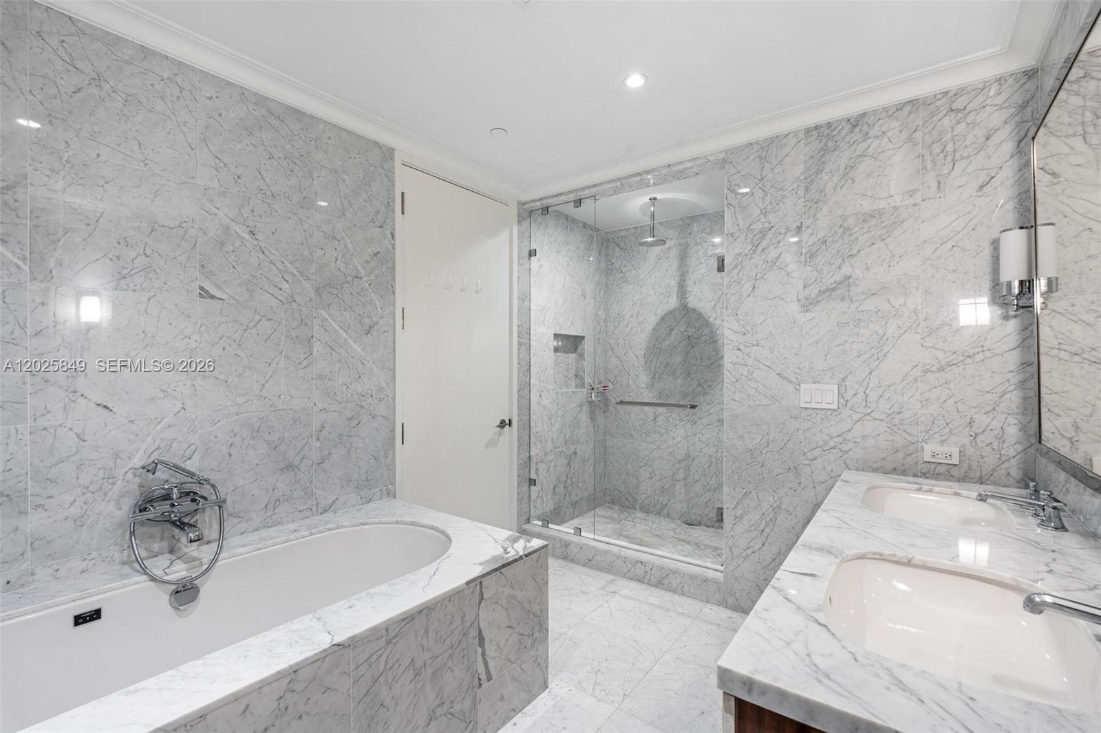 Ver detalles 802 3 / 4 2137 sq. ft. $ 2026-05-27 0 foto