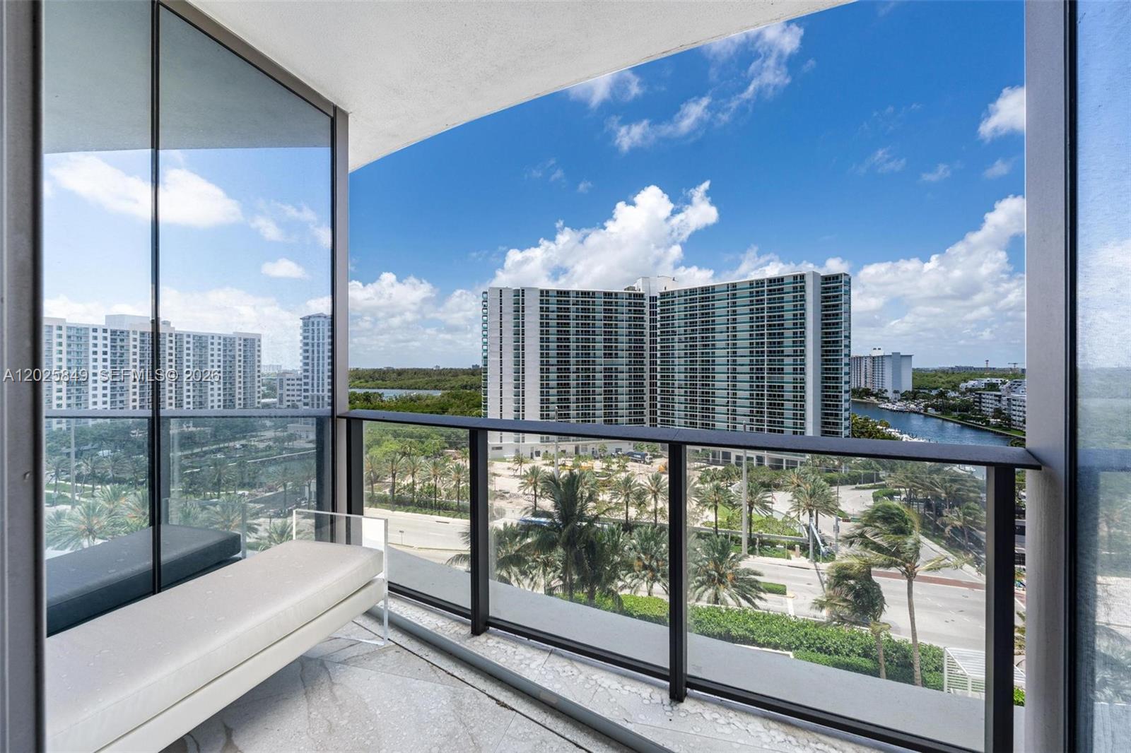 Ver detalles 802 3 / 4 2137 sq. ft. $ 2026-05-27 0 foto