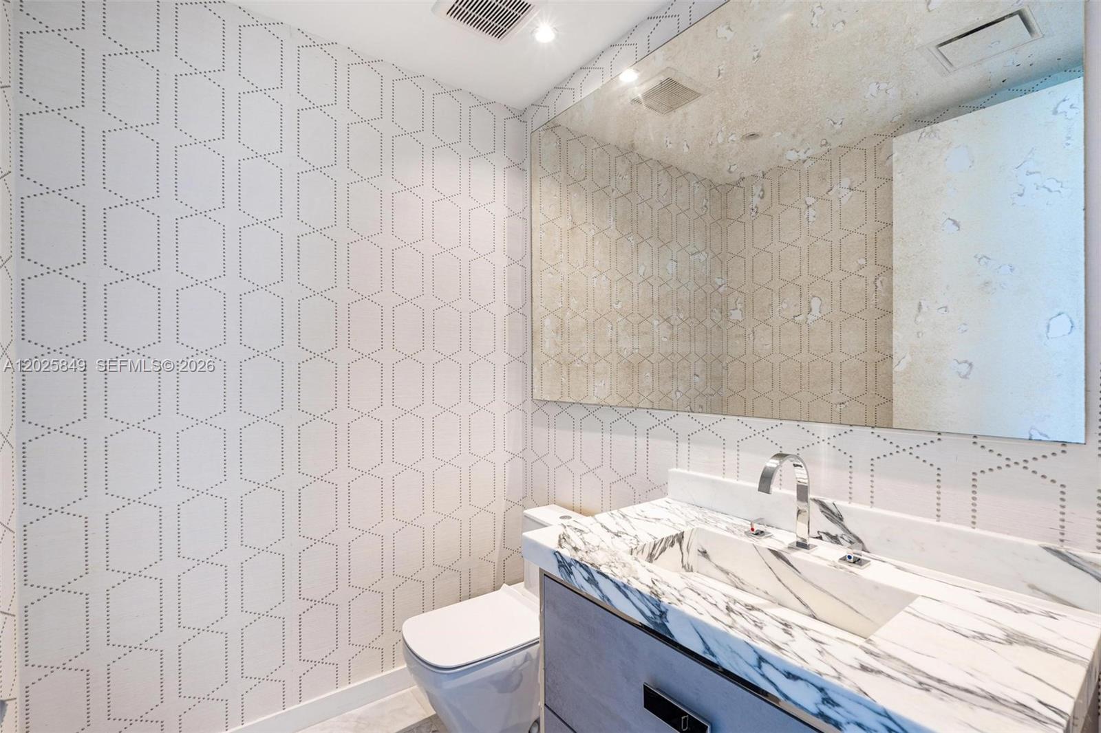 Ver detalles 802 3 / 4 2137 sq. ft. $ 2026-05-27 0 foto