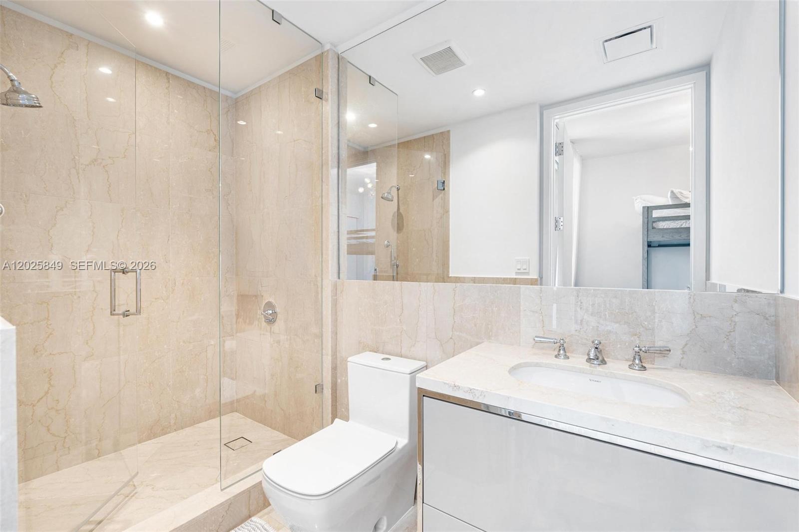 Ver detalles 802 3 / 4 2137 sq. ft. $ 2026-05-27 0 foto
