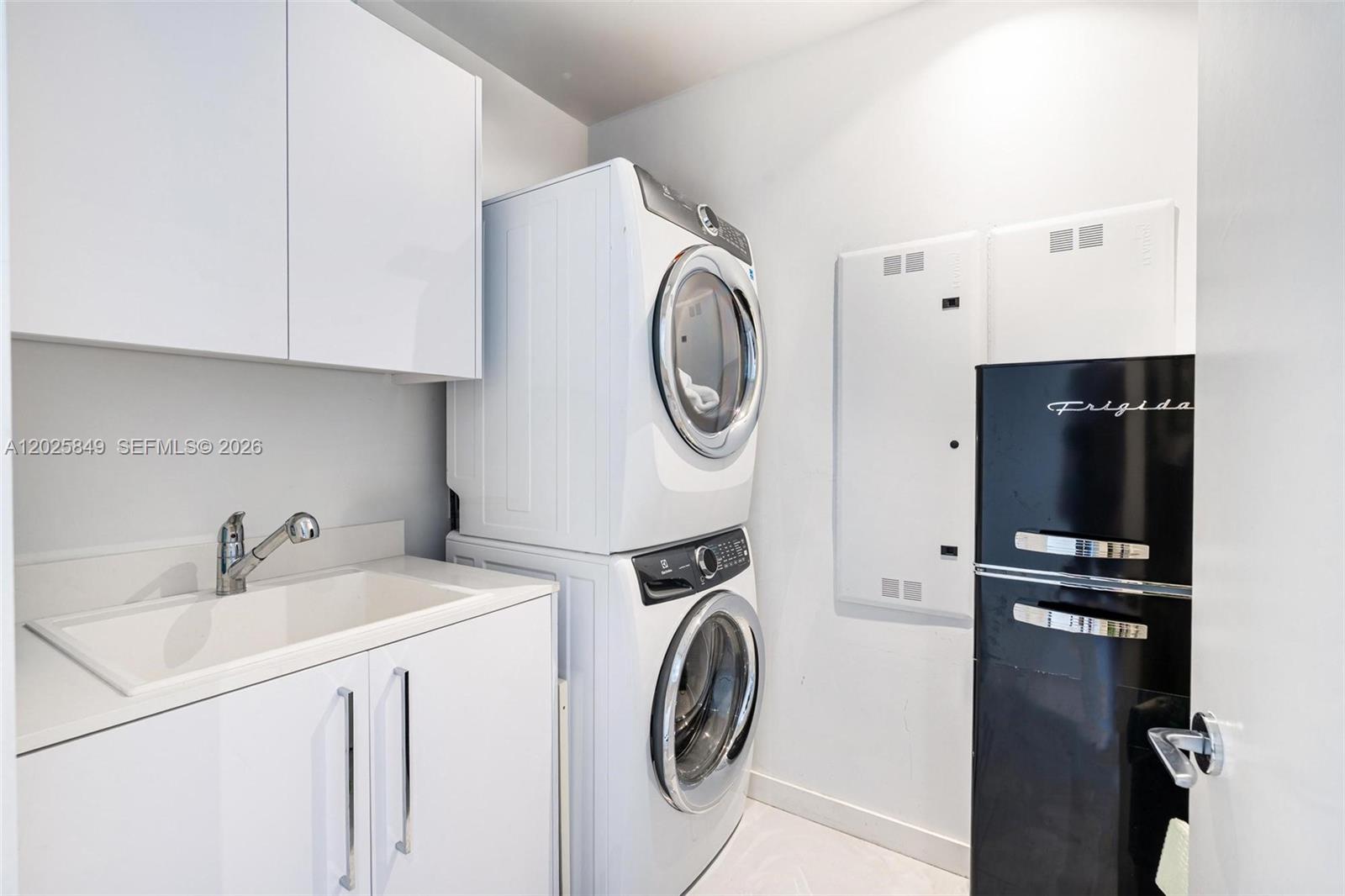 Ver detalles 802 3 / 4 2137 sq. ft. $ 2026-05-27 0 foto