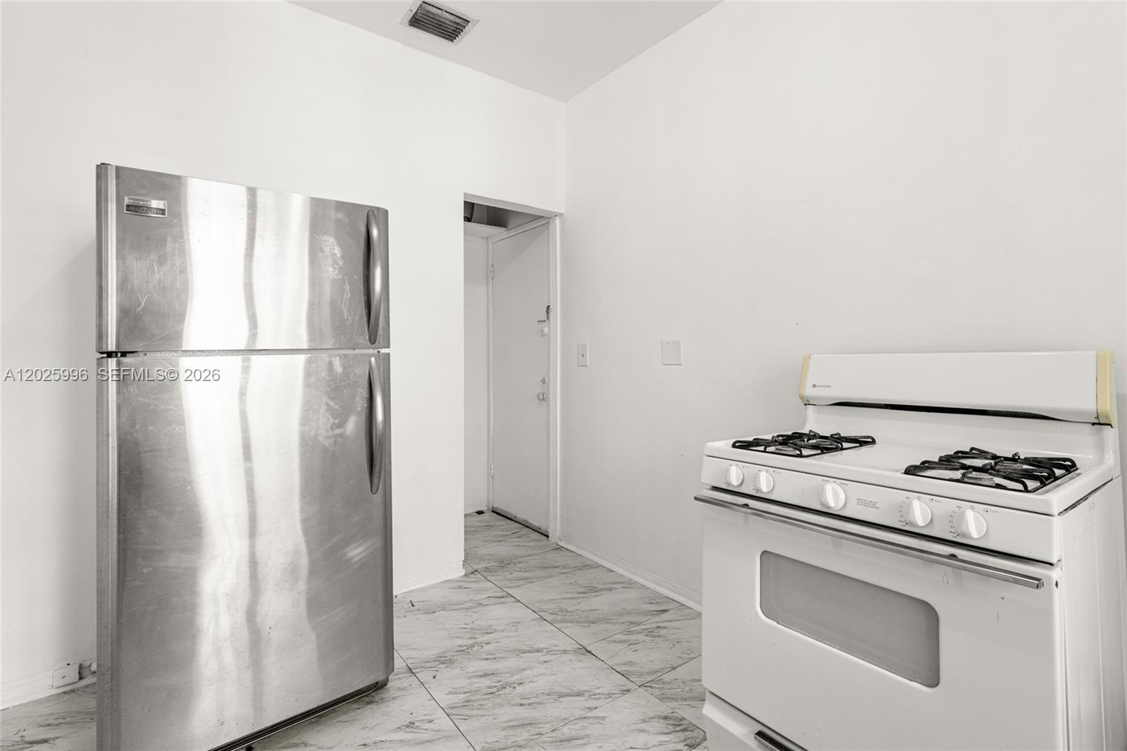   /  4952 sq. ft. $ 2026-05-27 0 Photo