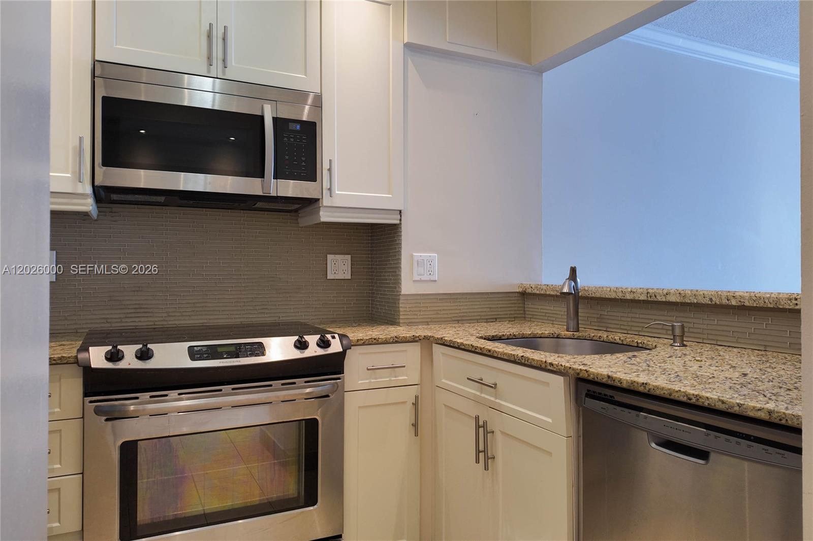 See details 9L 1 / 1 545 sq. ft. $ 2026-05-27 0 Photo