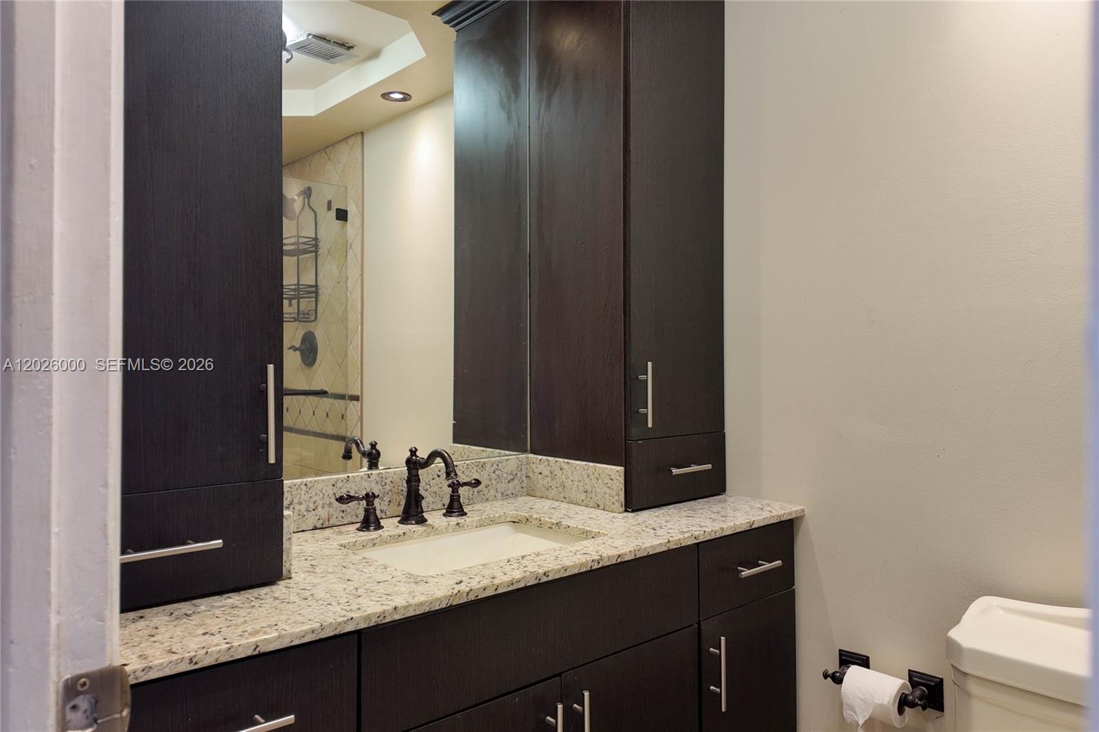 See details 9L 1 / 1 545 sq. ft. $ 2026-05-27 0 Photo