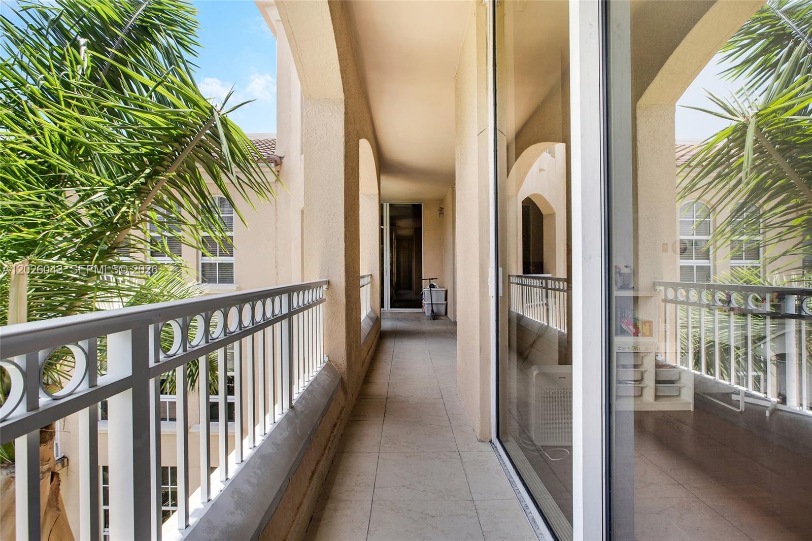 Photo of 3001 185th St  #610, Aventura, Florida, 33180 - 