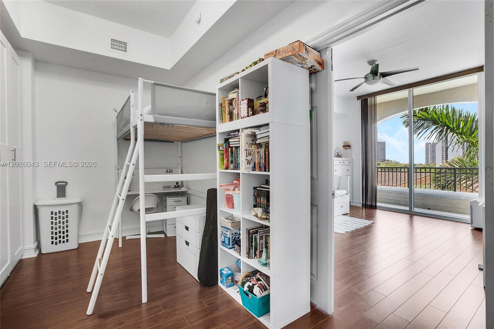 Photo of 3001 185th St  #610, Aventura, Florida, 33180 - 