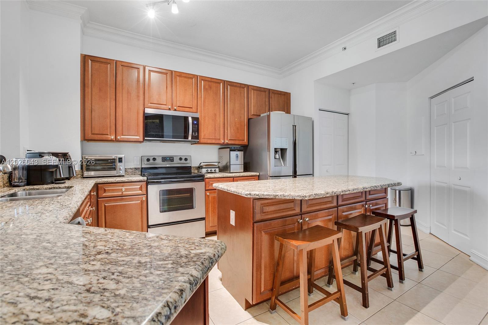 Photo of 3001 185th St  #610, Aventura, Florida, 33180 - 
