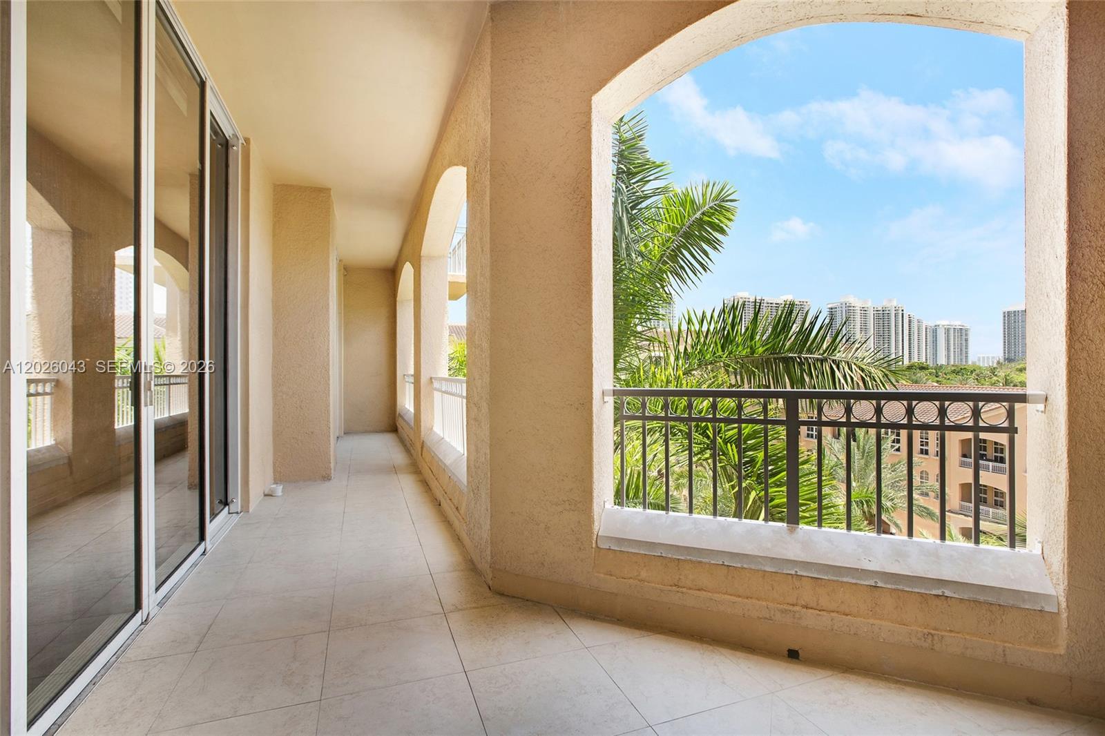 Photo of 3001 185th St  #610, Aventura, Florida, 33180 - 