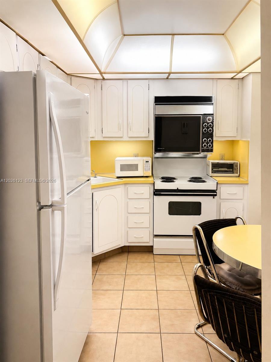Photo of 1865 Ocean Dr  #2G, Hallandale Beach, Florida, 33009 - 