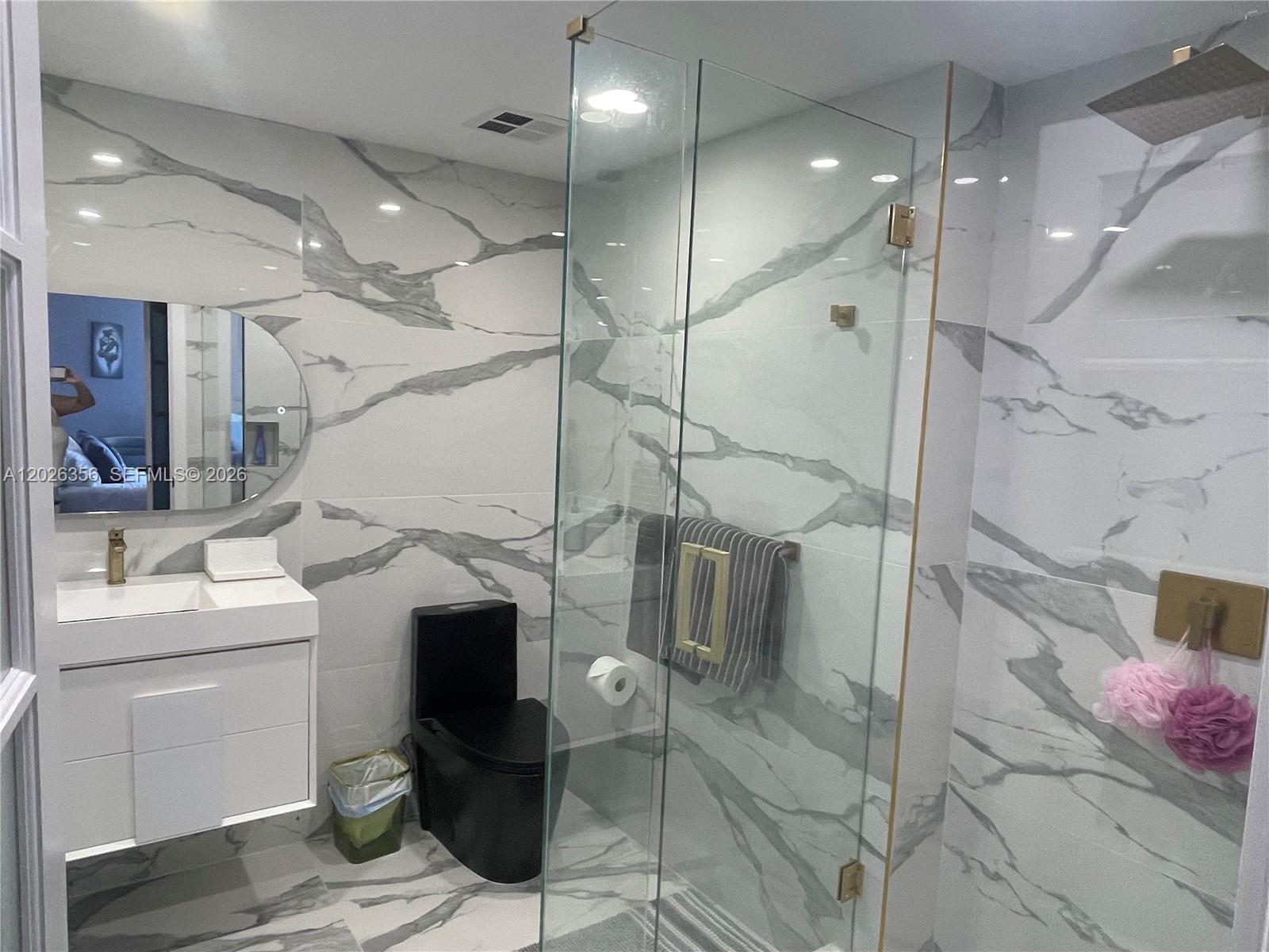 Photo of 3101 Ocean Dr #1707, Hollywood, Florida, 33019 - 2nd Bathroom