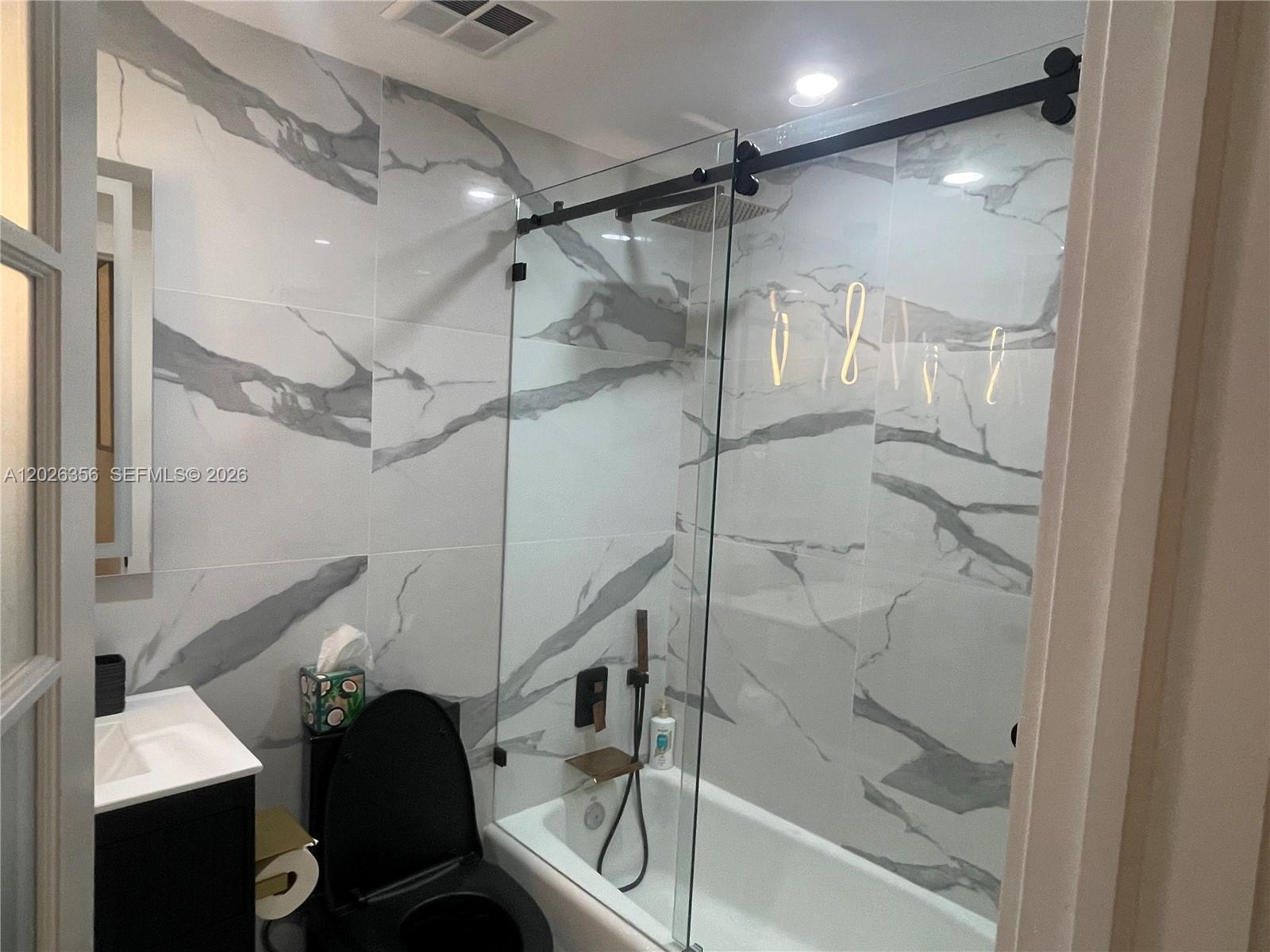 Photo of 3101 Ocean Dr #1707, Hollywood, Florida, 33019 - 3rd Bathroom