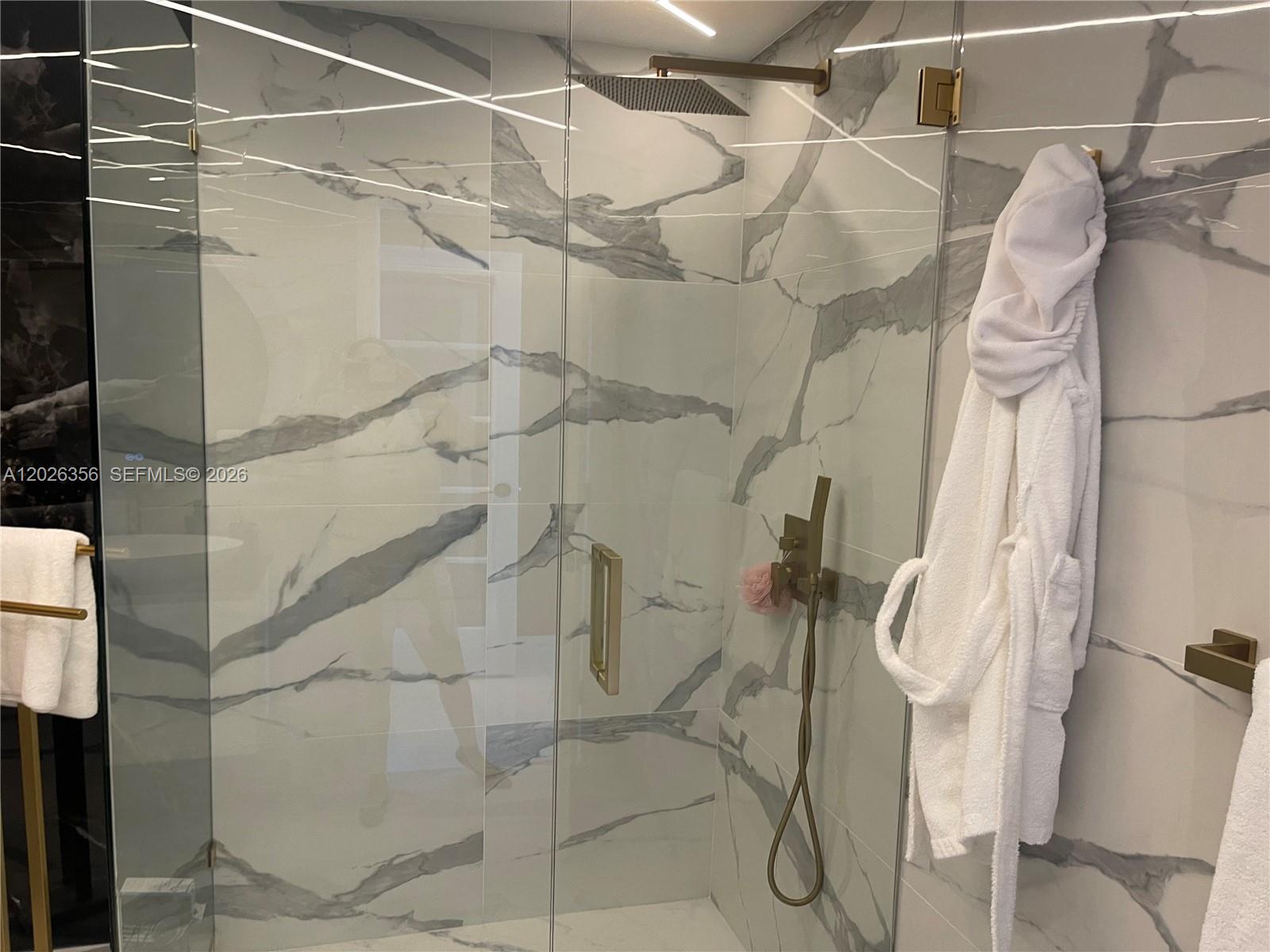 Photo of 3101 Ocean Dr #1707, Hollywood, Florida, 33019 - Master Bath