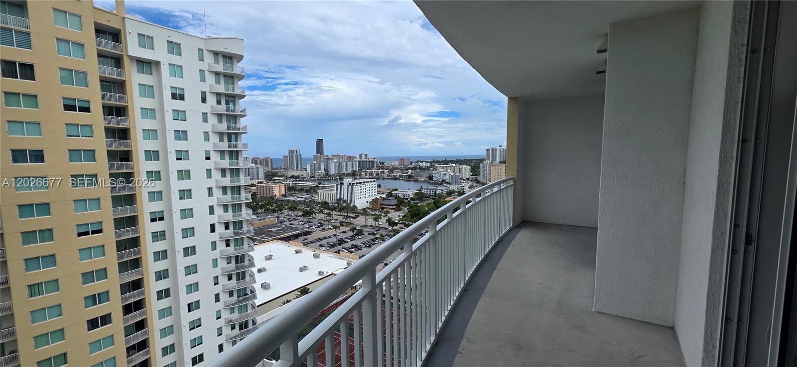 Фото 1745 Hallandale Beach Blvd  #2104W, Hallandale Beach, Florida, 33009 - 