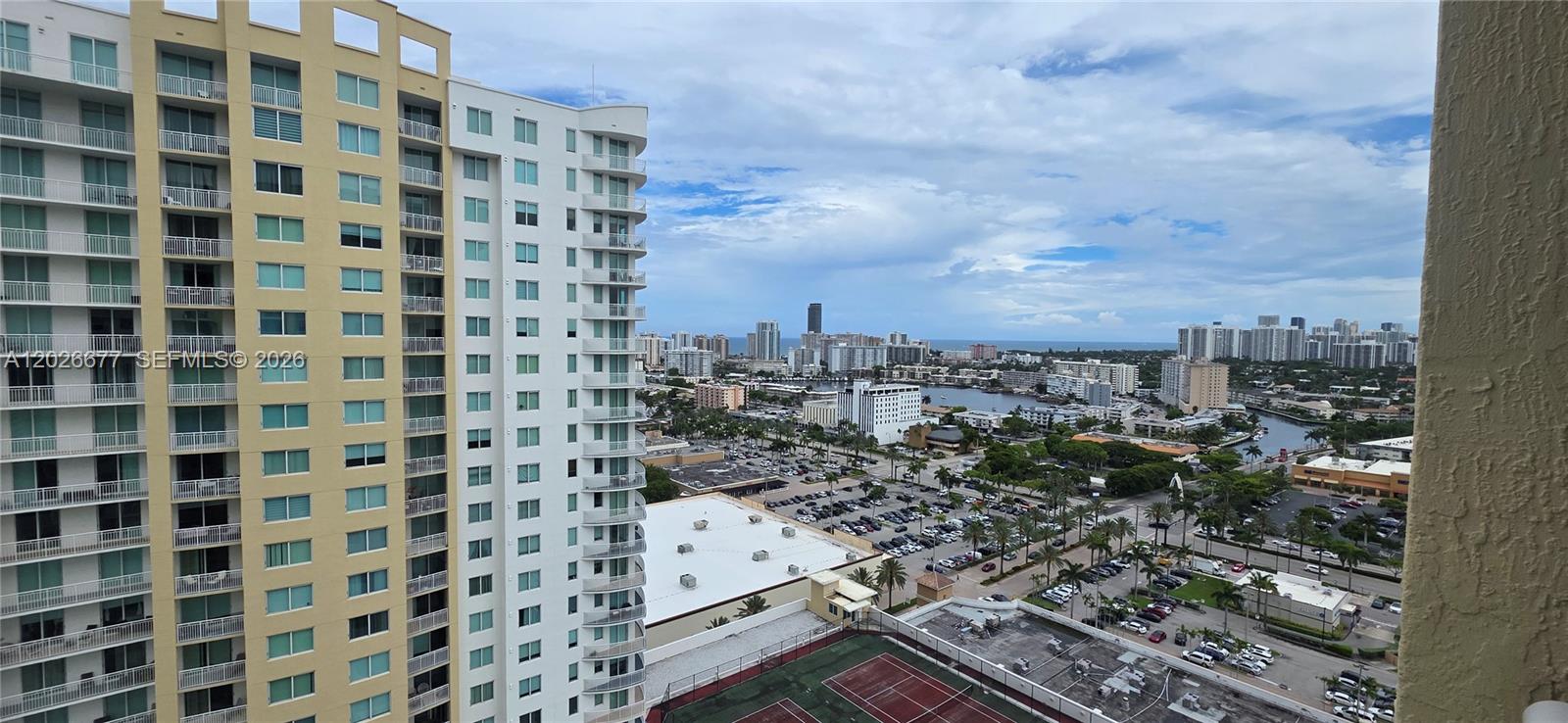 Фото 1745 Hallandale Beach Blvd  #2104W, Hallandale Beach, Florida, 33009 - 