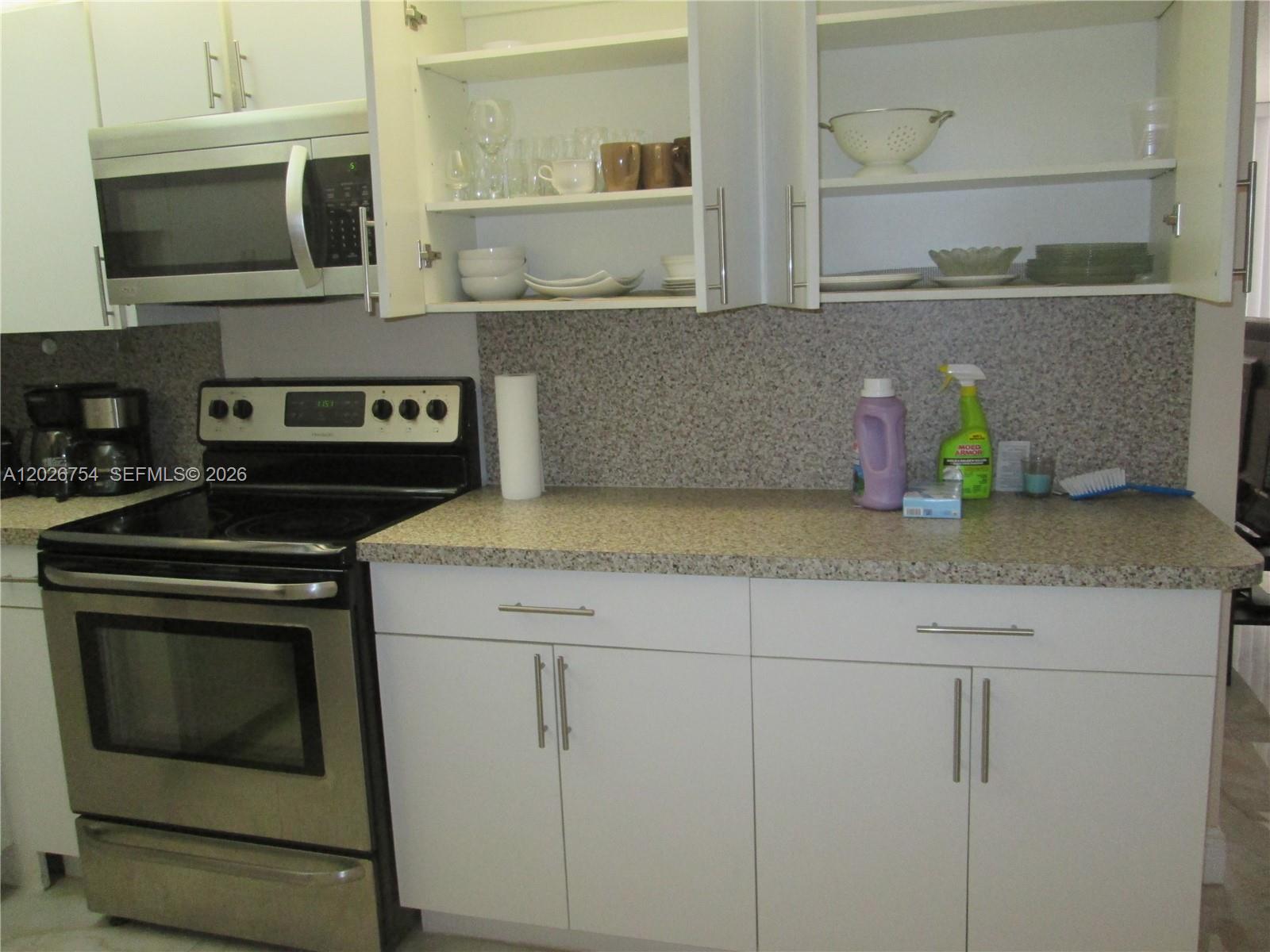 Ver detalles 411 2 / 2 1087 sq. ft. $ 2026-05-28 0 foto