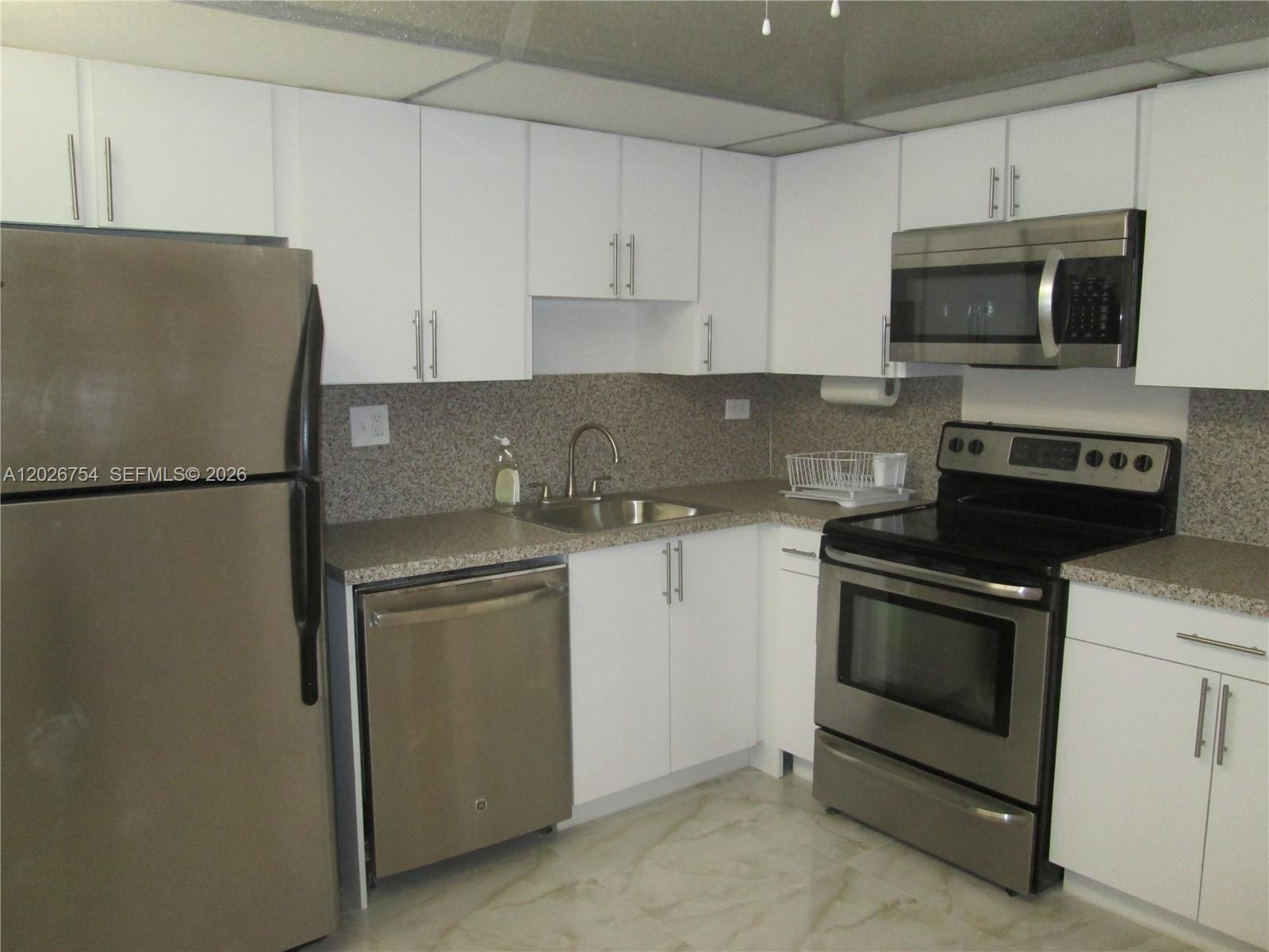 Ver detalles 411 2 / 2 1087 sq. ft. $ 2026-05-28 0 foto