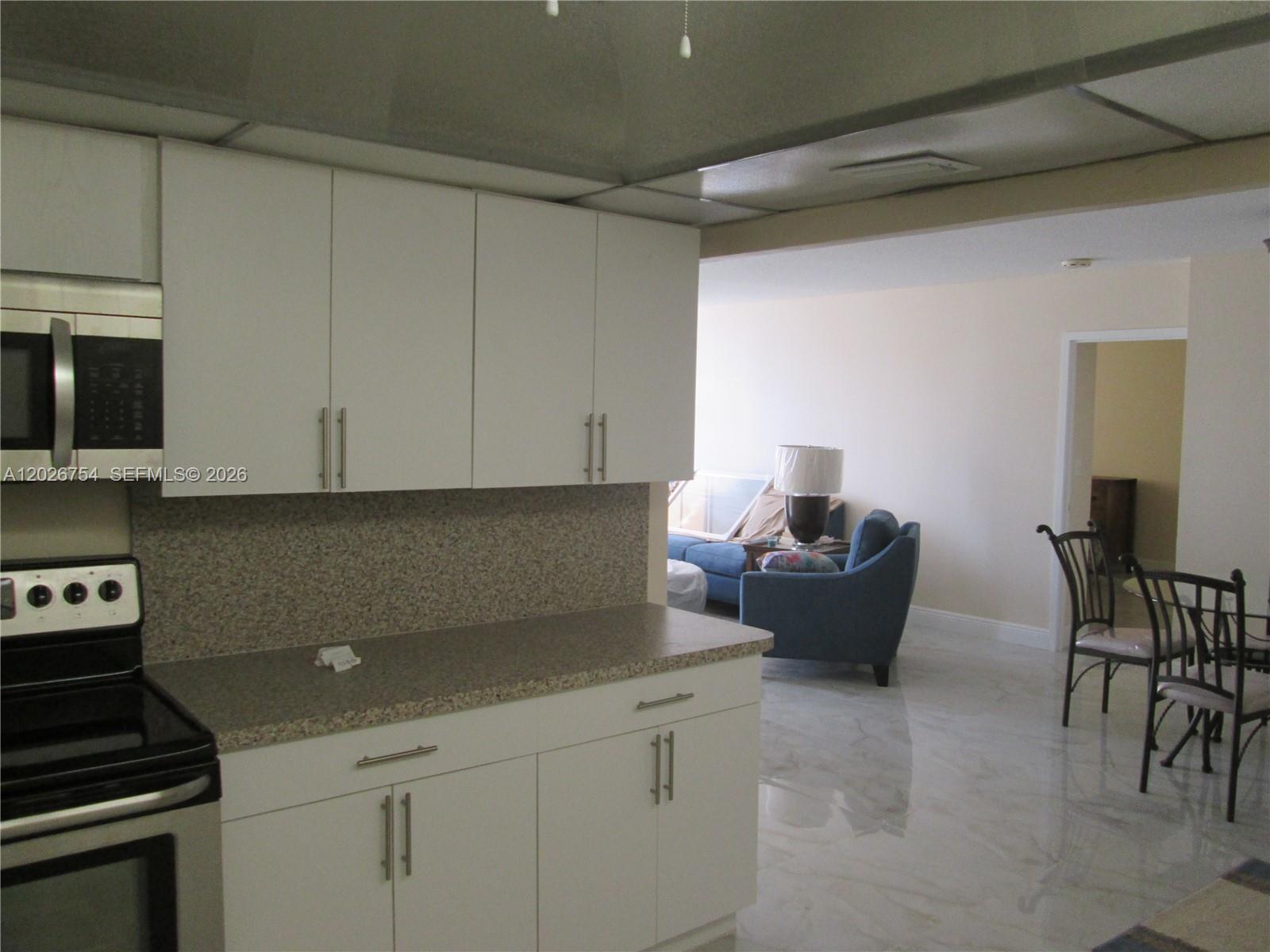 Ver detalles 411 2 / 2 1087 sq. ft. $ 2026-05-28 0 foto