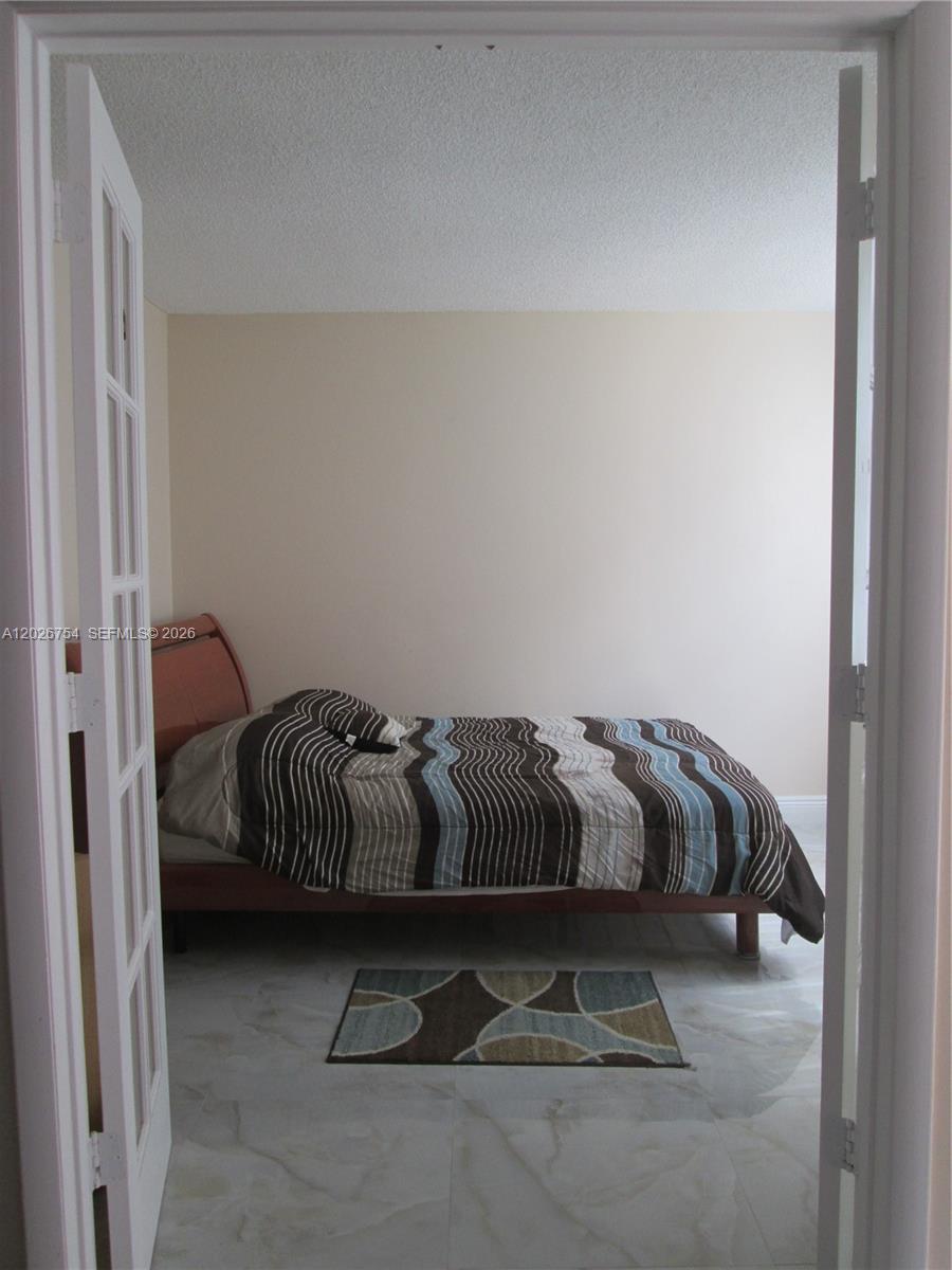 Ver detalles 411 2 / 2 1087 sq. ft. $ 2026-05-28 0 foto