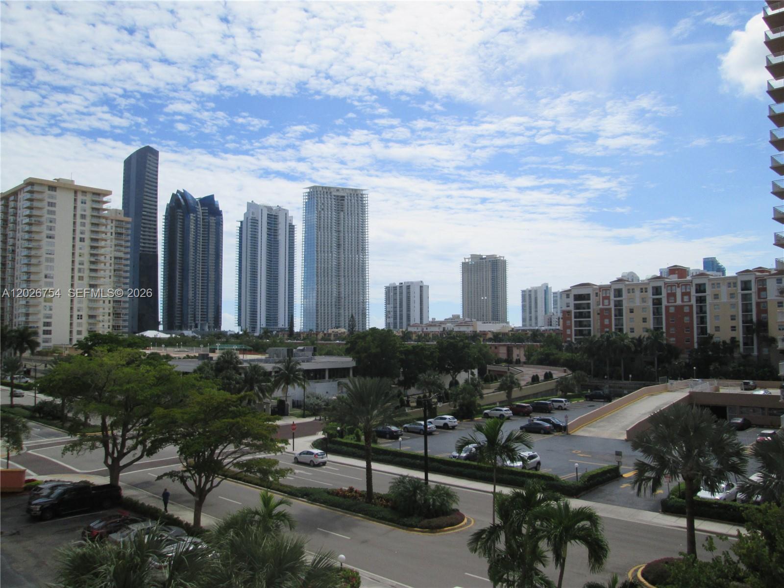 Ver detalles 411 2 / 2 1087 sq. ft. $ 2026-05-28 0 foto