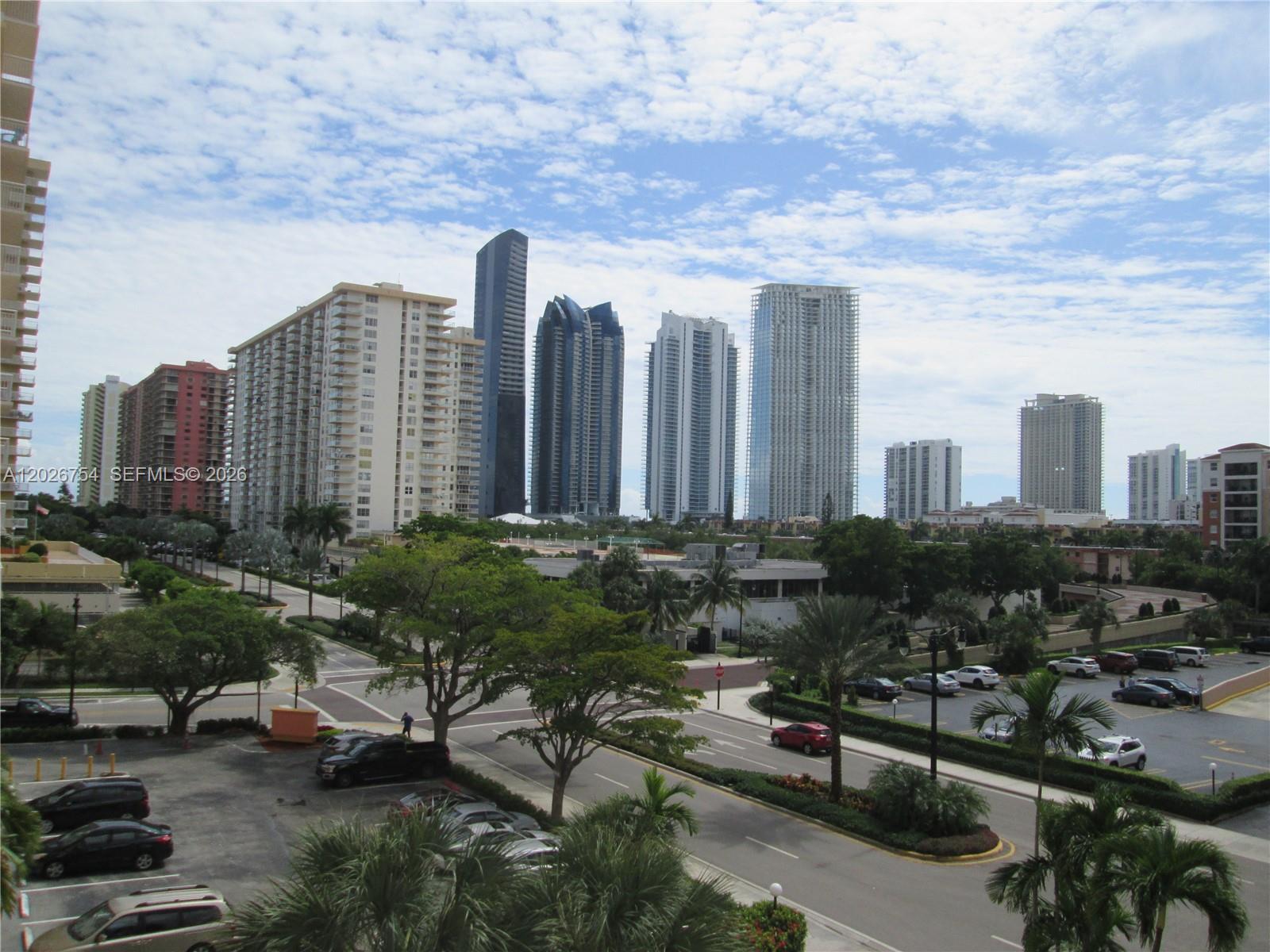 Ver detalles 411 2 / 2 1087 sq. ft. $ 2026-05-28 0 foto