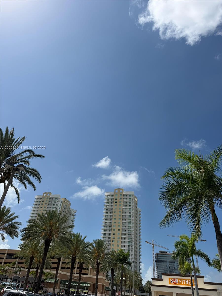 Фото 1755 Hallandale Beach Blvd  #2404E, Hallandale Beach, Florida, 33009 - 