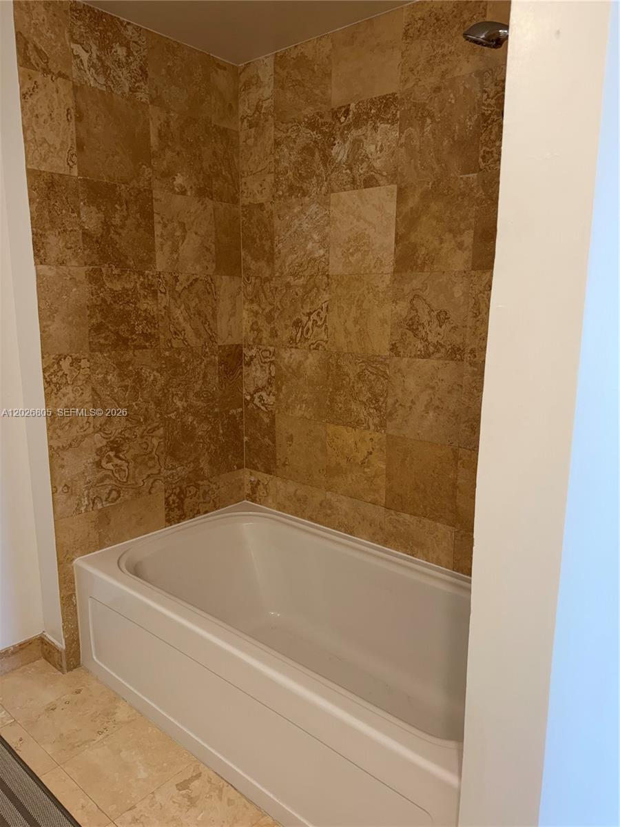 Фото 1755 Hallandale Beach Blvd  #2404E, Hallandale Beach, Florida, 33009 - 