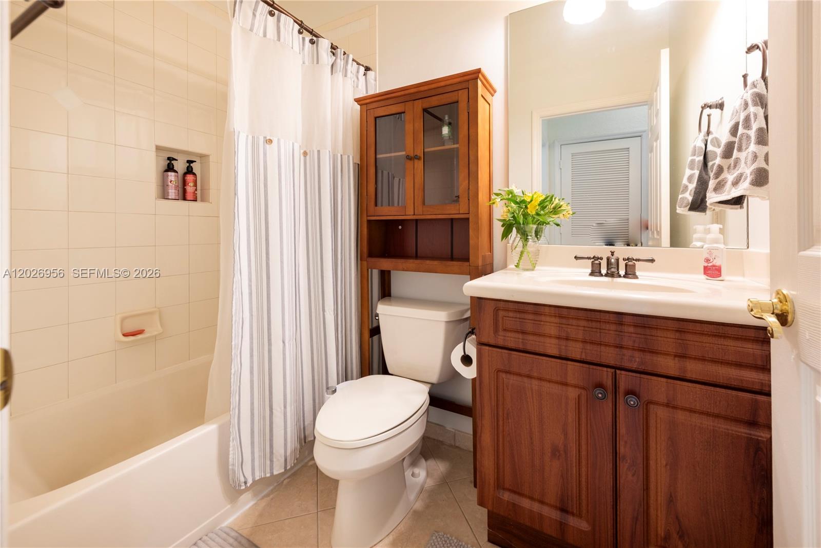 18991 6 / 5 3766 sq. ft. $ 2026-10-07 0 foto