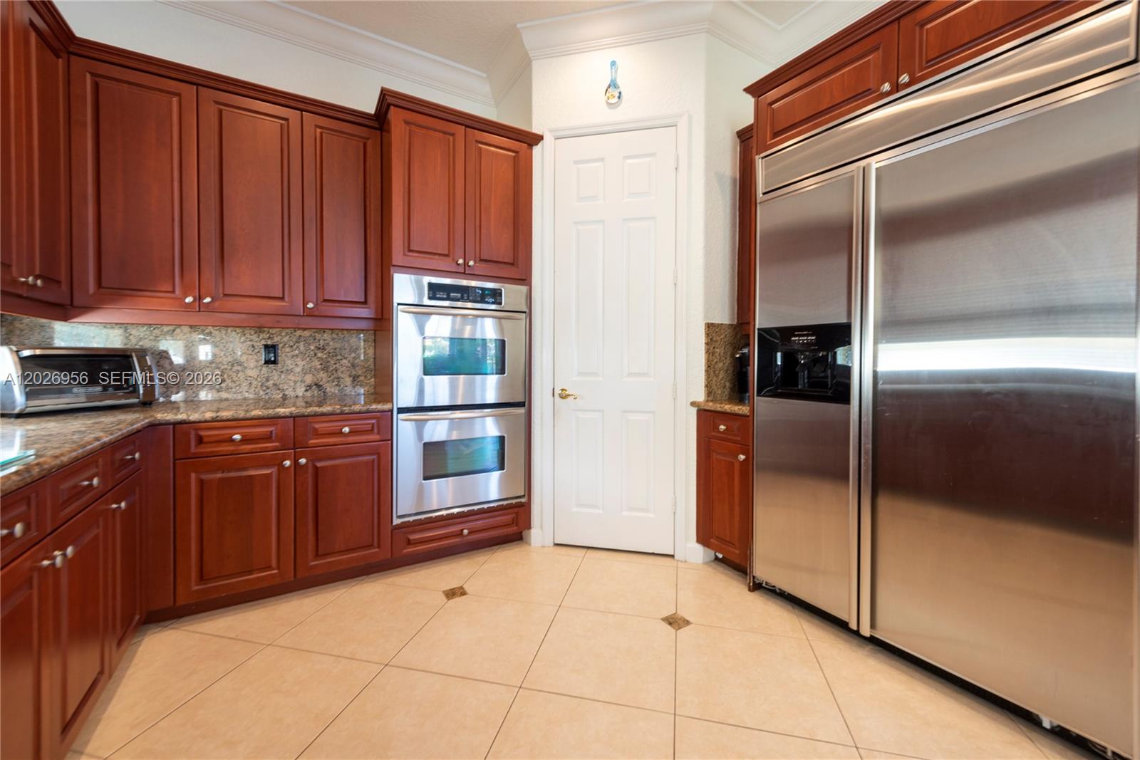 18991 6 / 5 3766 sq. ft. $ 2026-10-07 0 foto