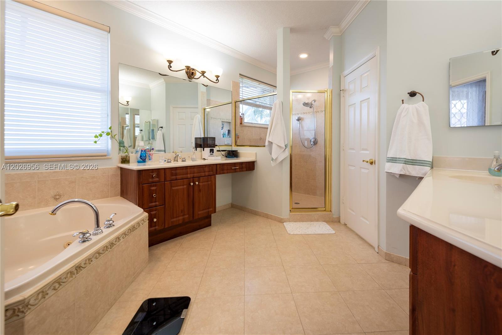 18991 6 / 5 3766 sq. ft. $ 2026-10-07 0 foto