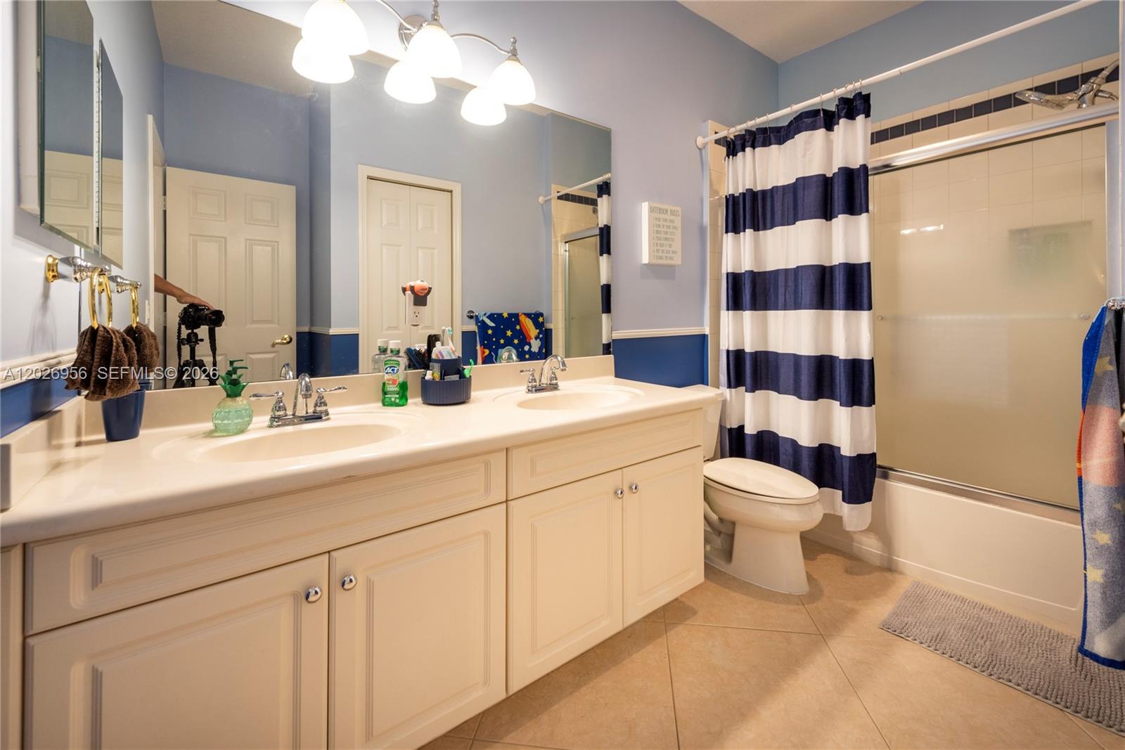 18991 6 / 5 3766 sq. ft. $ 2026-10-07 0 foto