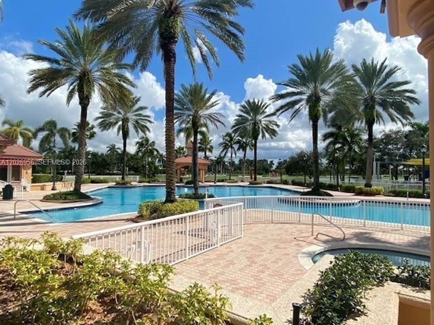 18991 6 / 5 3766 sq. ft. $ 2026-10-07 0 foto