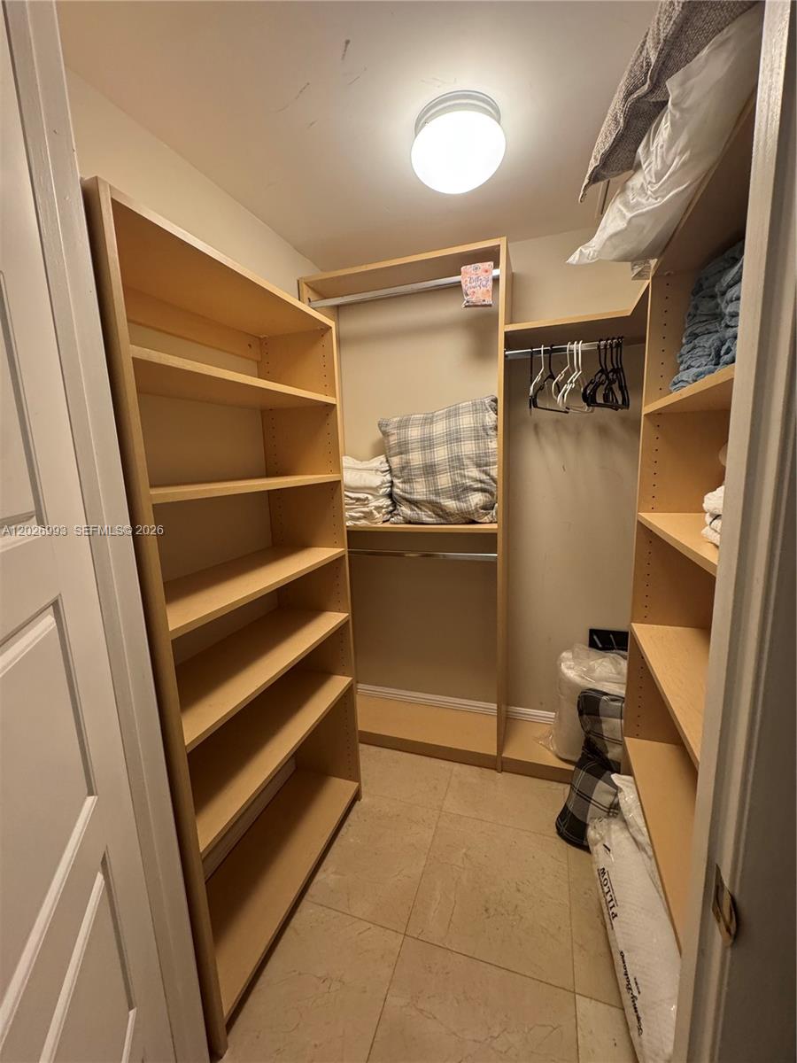 3003 3 / 3 1733 sq. ft. $ 2026-05-28 0 Photo