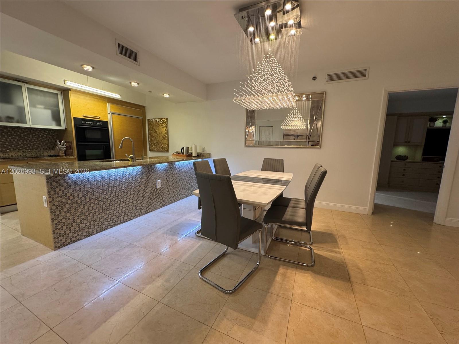 3003 3 / 3 1733 sq. ft. $ 2026-05-28 0 Photo