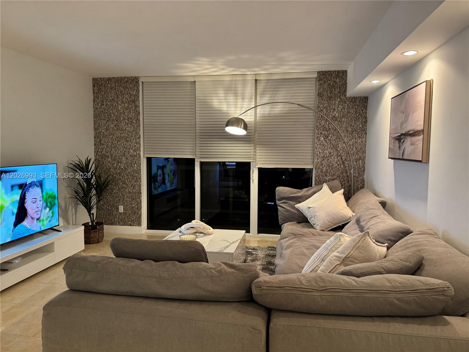 3003 3 / 3 1733 sq. ft. $ 2026-05-28 0 Photo