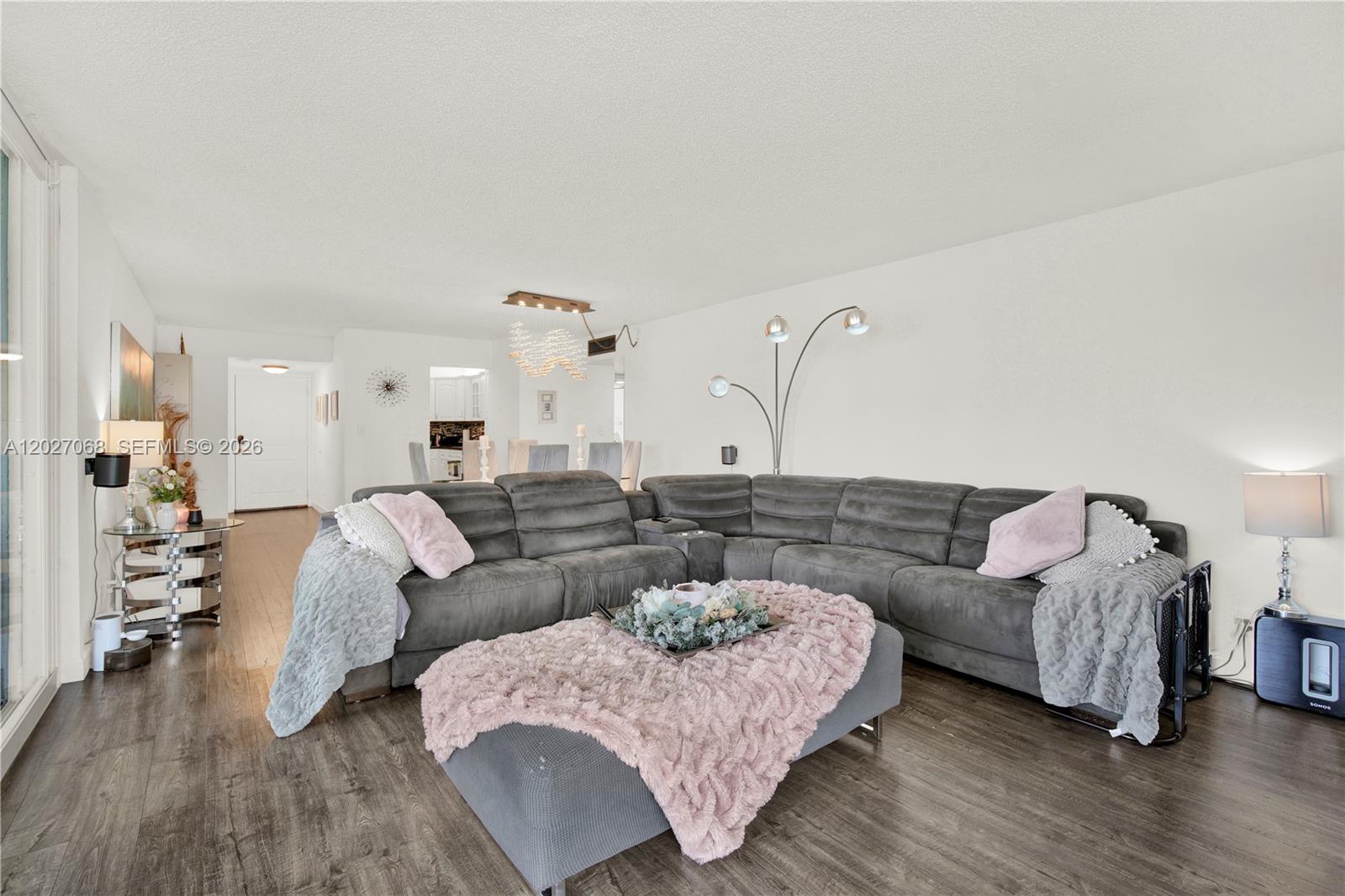 Ver detalles 205 2 / 2 1603 sq. ft. $ 2026-05-28 0 foto